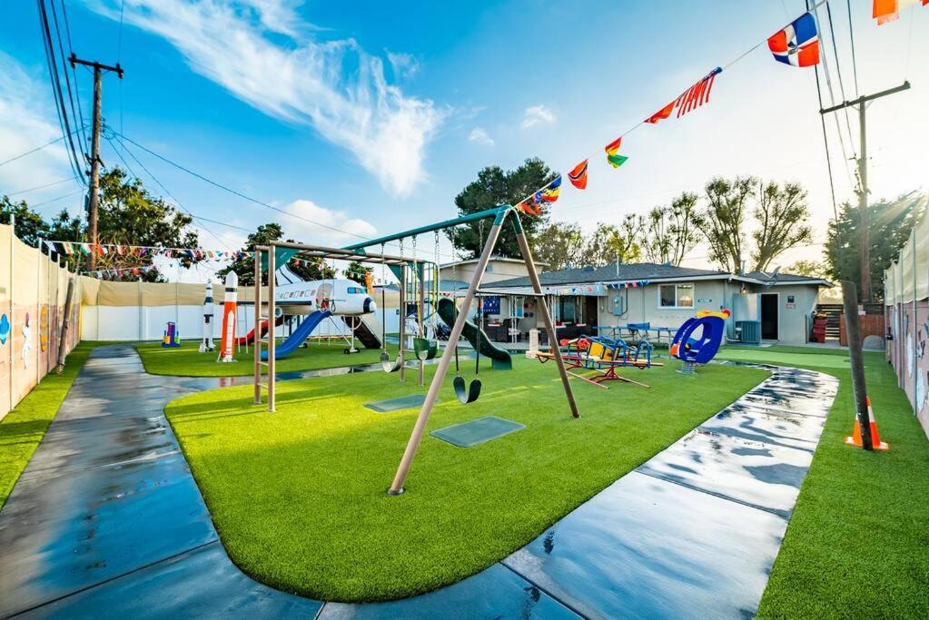 Holiday home Galaxy Quest: Playground, Arcade, And Endless Fun Garden Grove