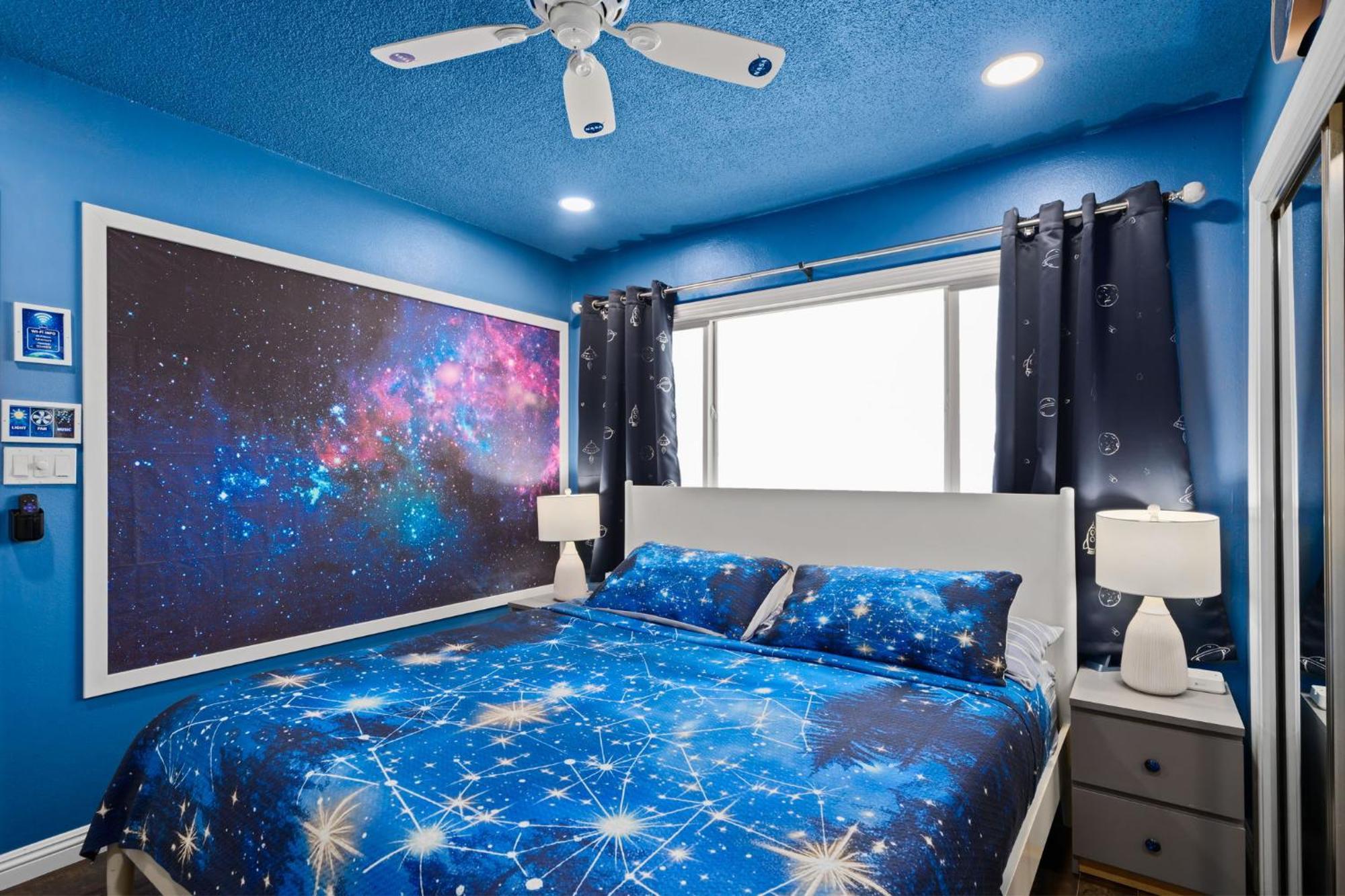 Galaxy Quest By Oc Adventure Homes Holiday home Garden Grove
